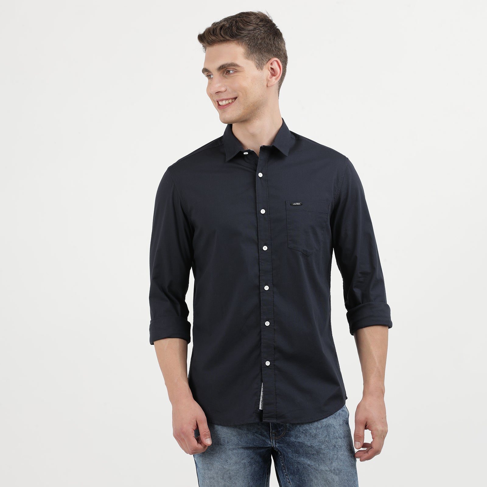 Men's Solid Slim Fit Shirt With Patch Pocket
