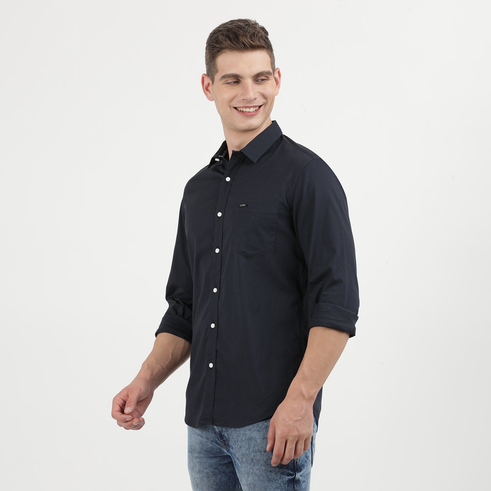 Men's Solid Slim Fit Shirt With Patch Pocket