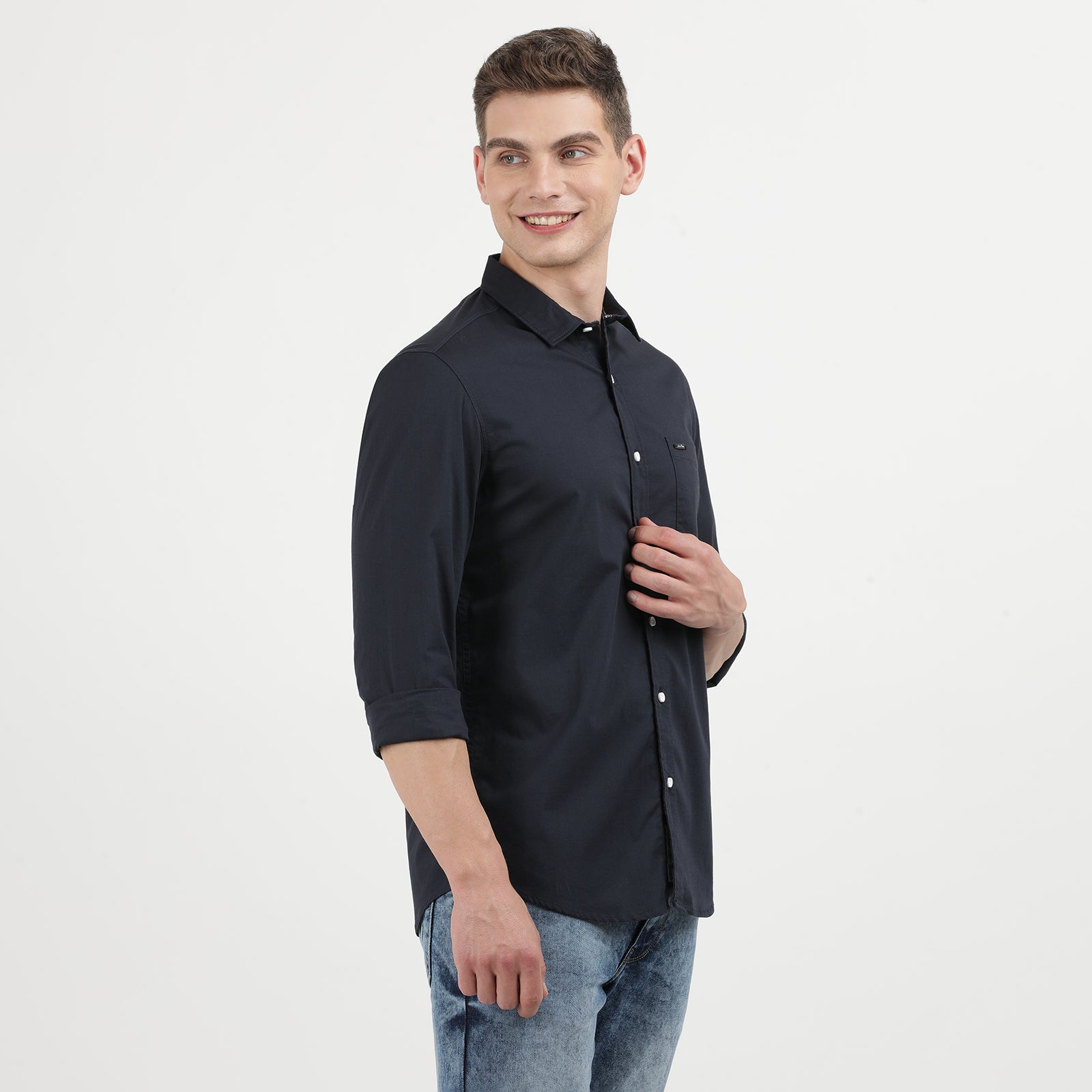 Men's Solid Slim Fit Shirt With Patch Pocket