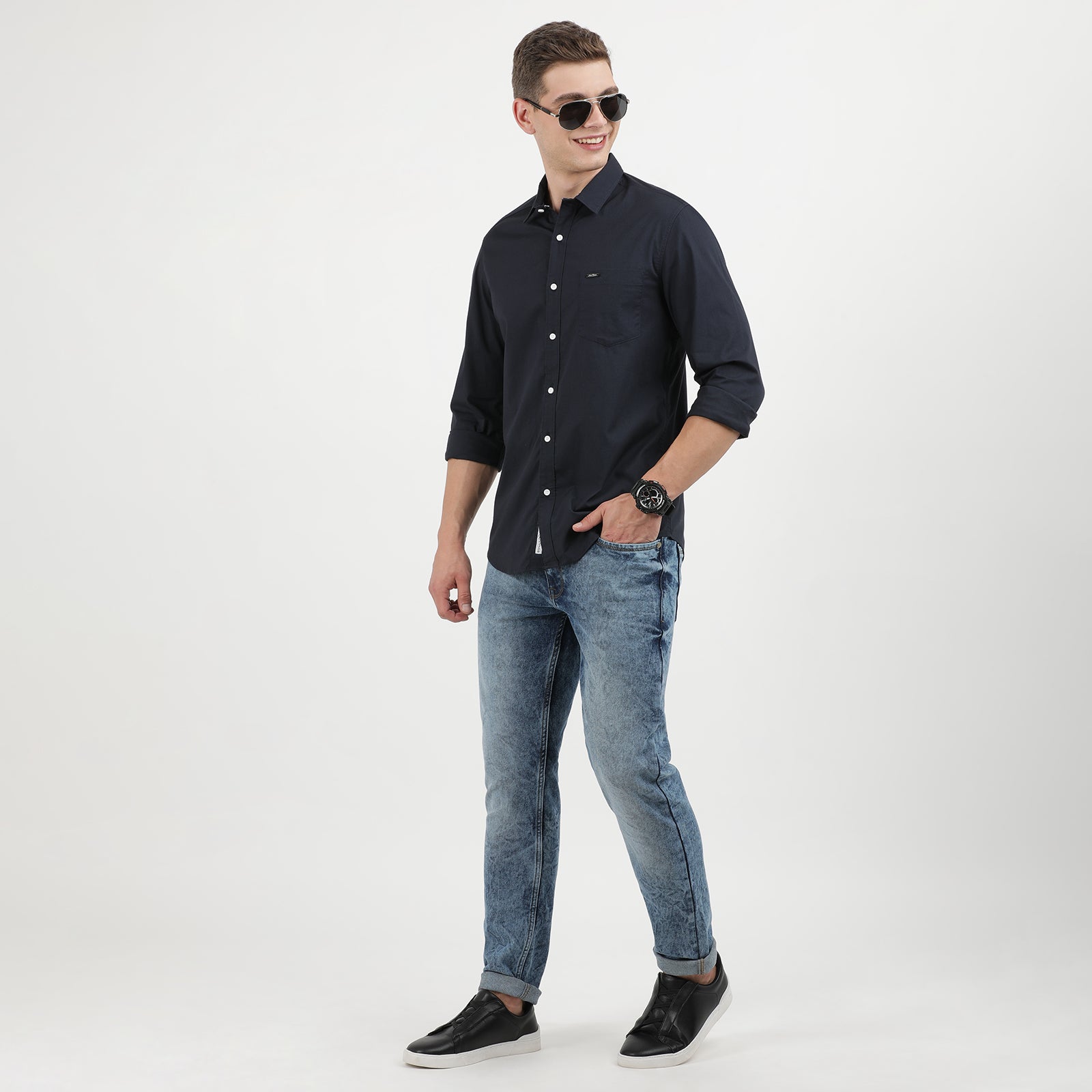 Men's Solid Slim Fit Shirt With Patch Pocket