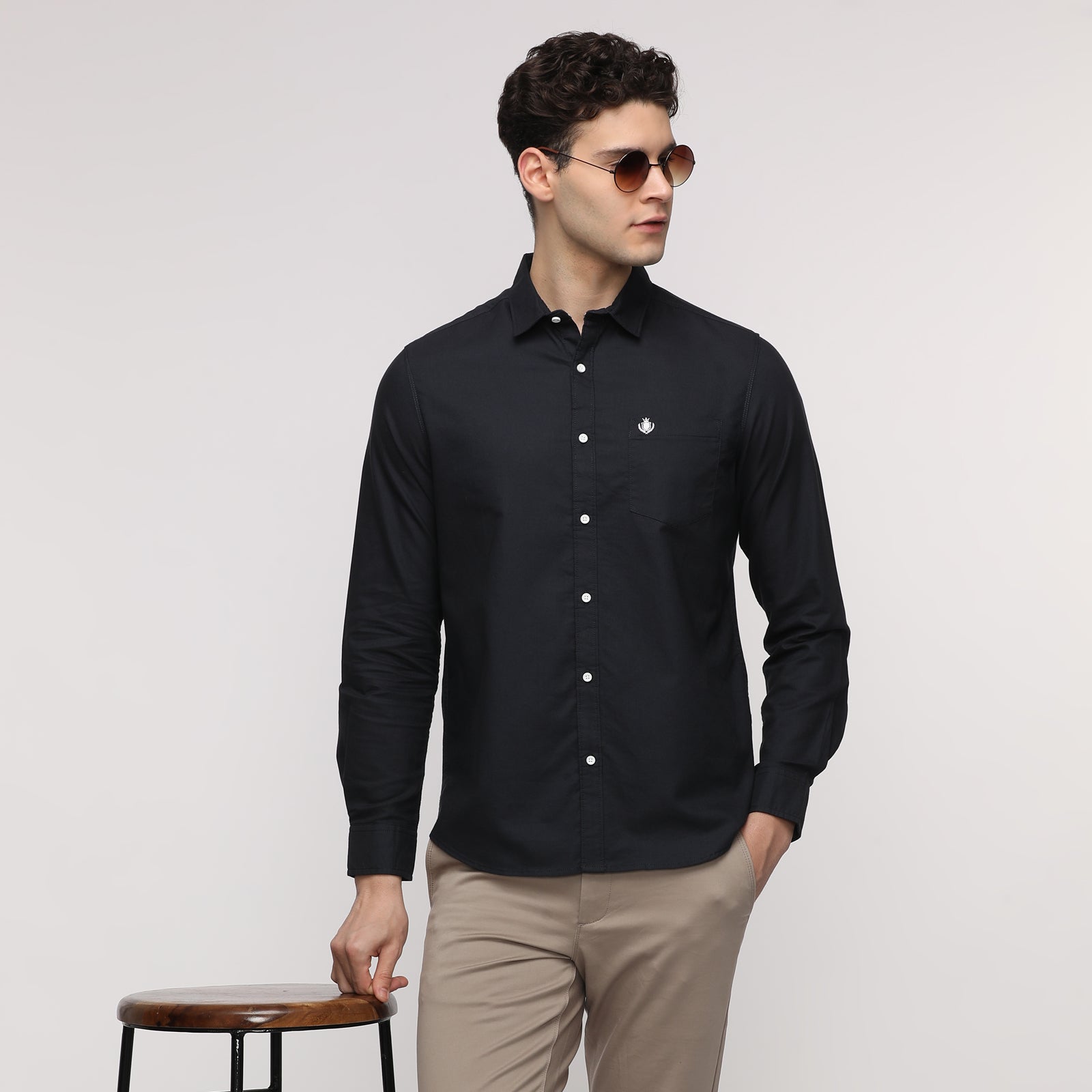 Men's Solid Slim Fit Shirt With Patch Pocket