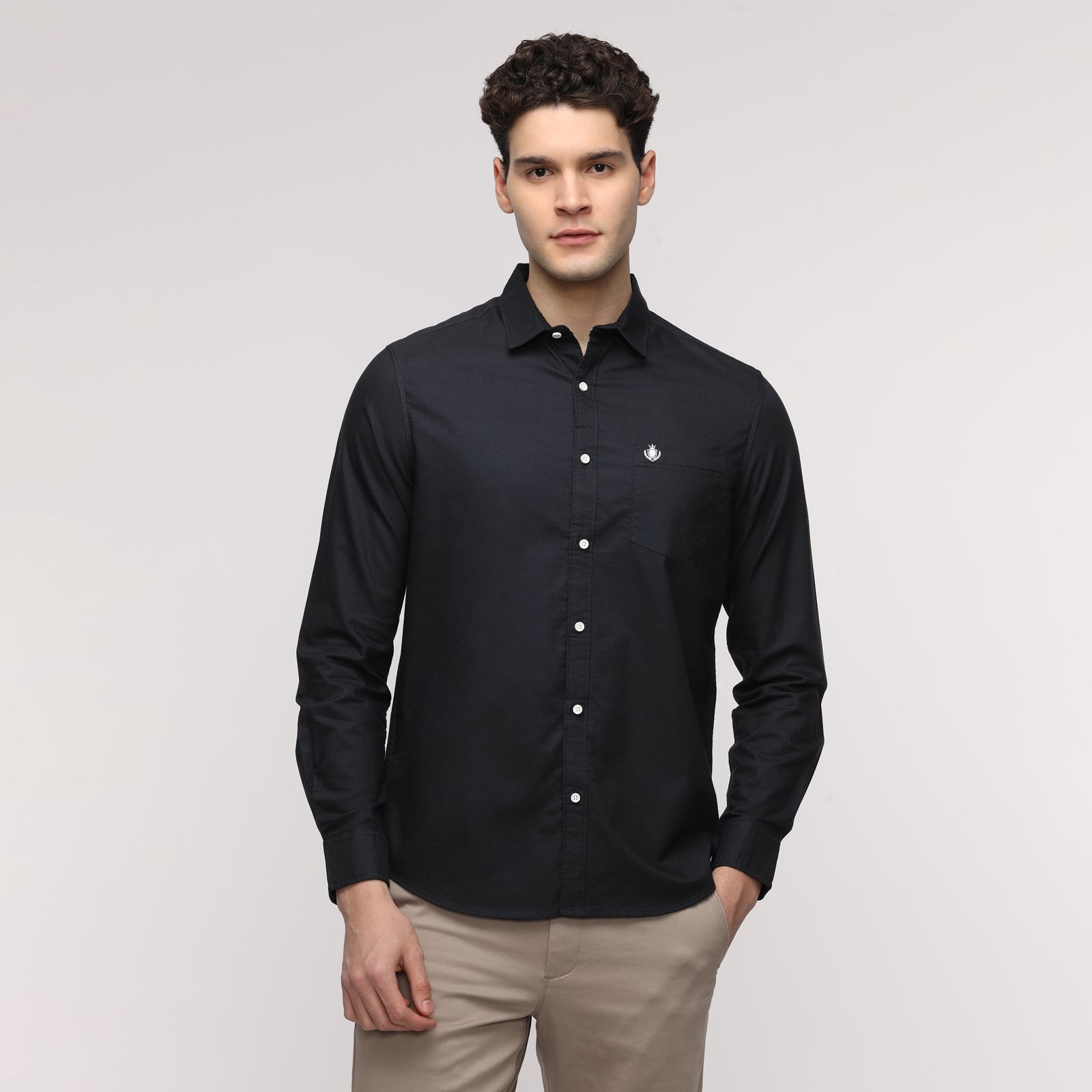 Men's Solid Slim Fit Shirt With Patch Pocket