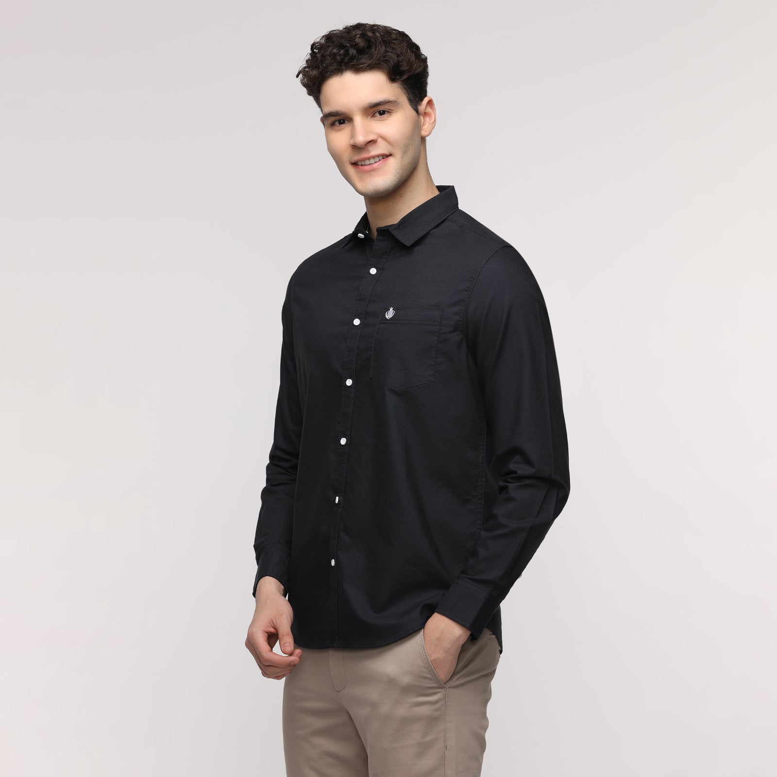 Men's Solid Slim Fit Shirt With Patch Pocket