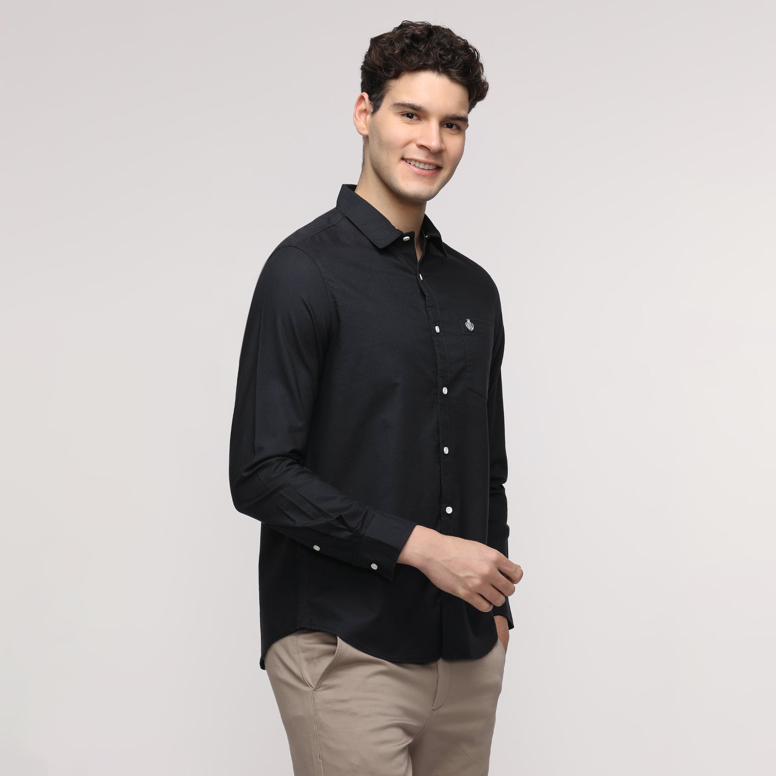 Men's Solid Slim Fit Shirt With Patch Pocket