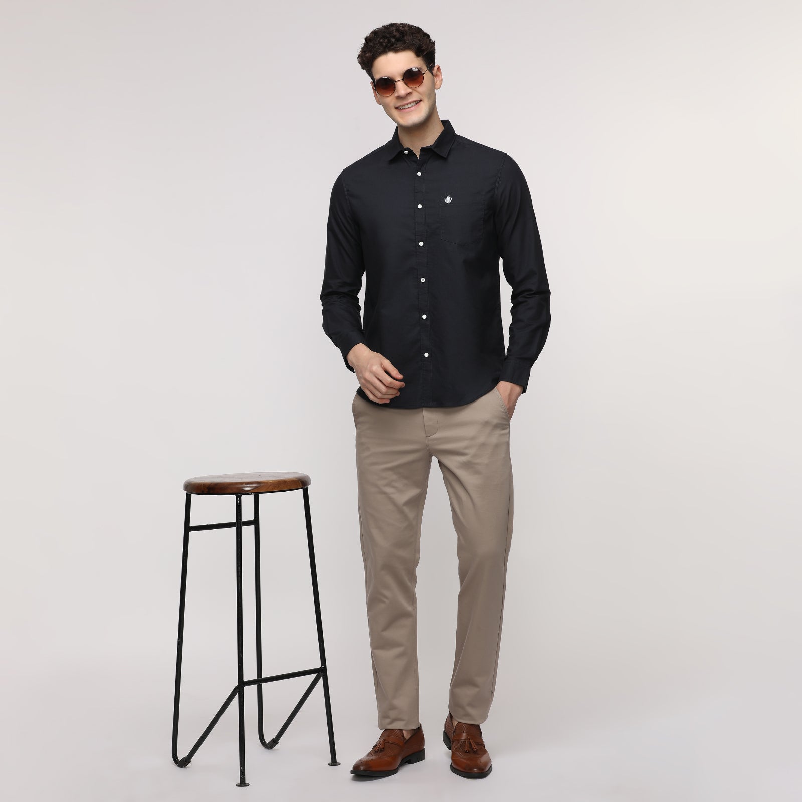 Men's Solid Slim Fit Shirt With Patch Pocket