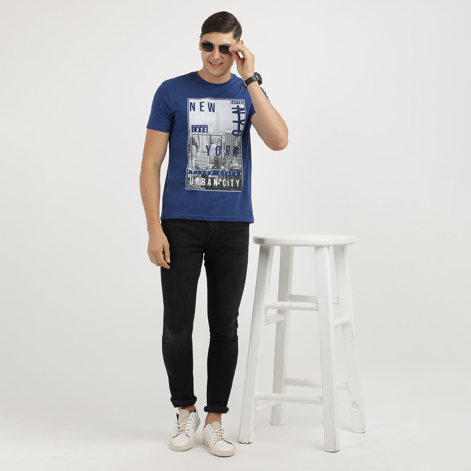 Men's Navy Peony New York Urban City Round Neck Graphic Printed T-Shirt