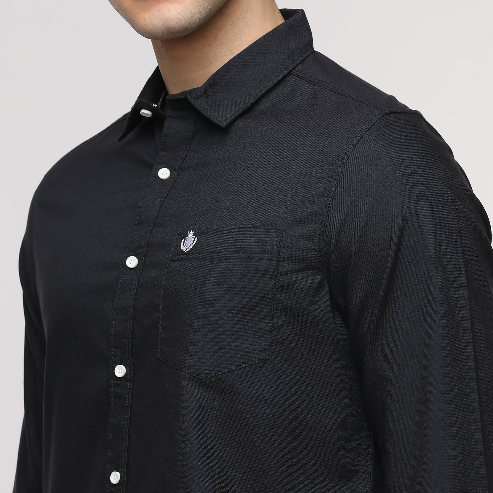 Men's Solid Slim Fit Shirt With Patch Pocket