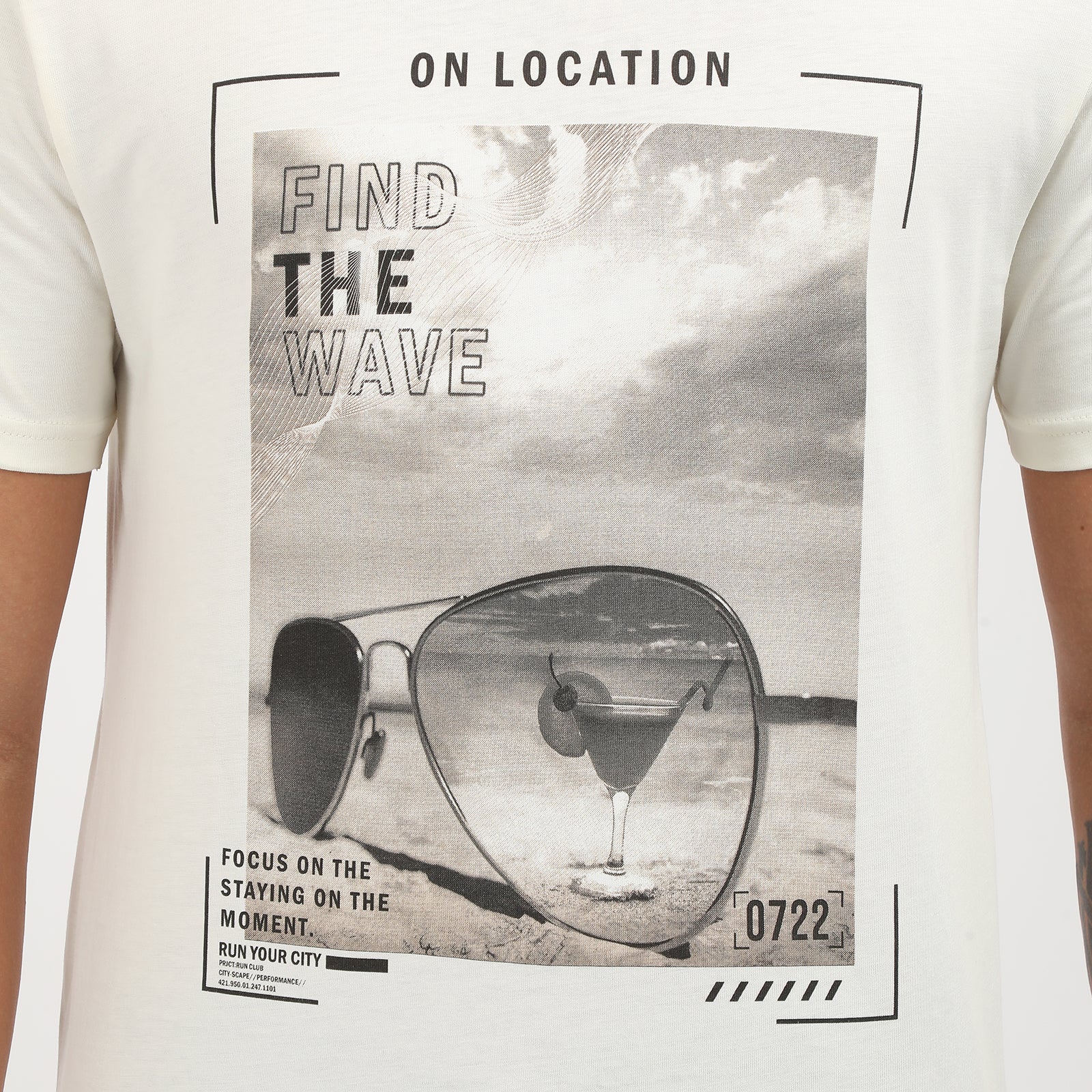 Vannila Ice Find The Wave Men's Graphic Printed Round Neck Printed T-Shirt